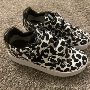 Goat shoes size 3.5 or women’s 6